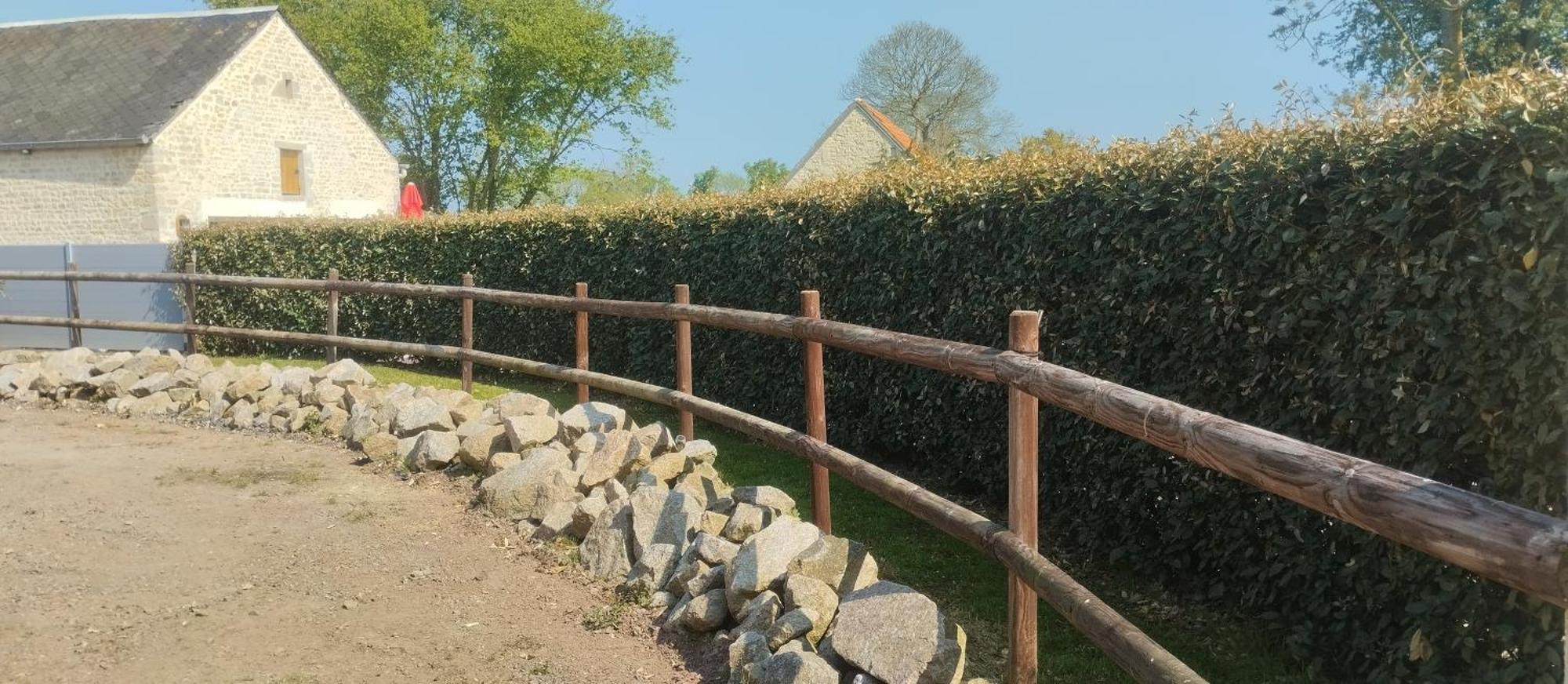 Du Domaine De La Longue Fosse *